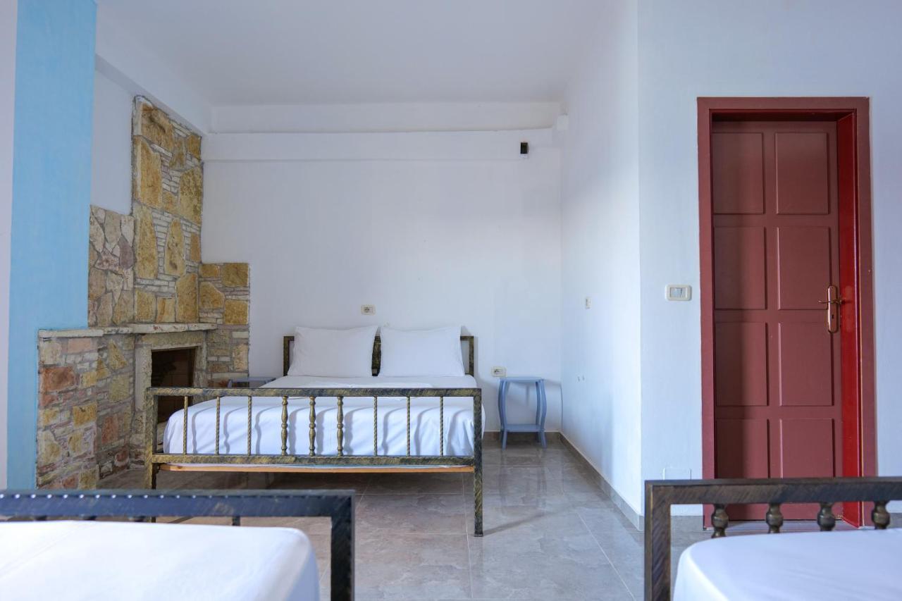 John'S Guesthouse Ksamil Exterior photo